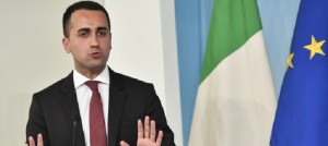 Non ci sarà né un rimpasto di governo, né l&#039;uscita dall&#039;euro, assicura Di Maio al Corriere