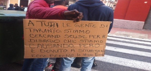 Taranto - Secondo blocco tra via Oberdan e via Icco degli extracomunitari...perché?