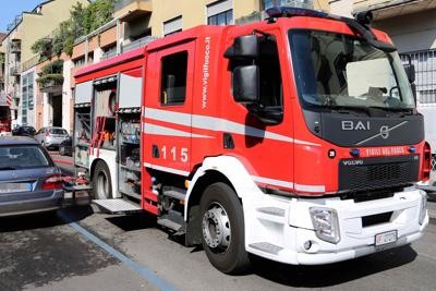 Napoli la casa brucia: donna muore lanciandosi nel vuoto