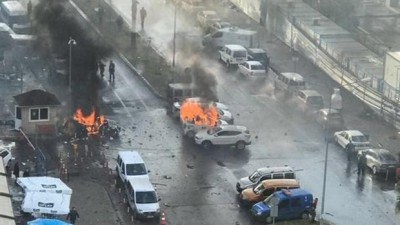 Cuatro muertos al explotar un coche bomba en Turquía delante del Palacio de Justicia de Esmirna