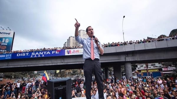 Venezuela: il sindaco di Milano Beppe Sala contro cittadinanza onoraria a Juan Guaidò, esplode polemica