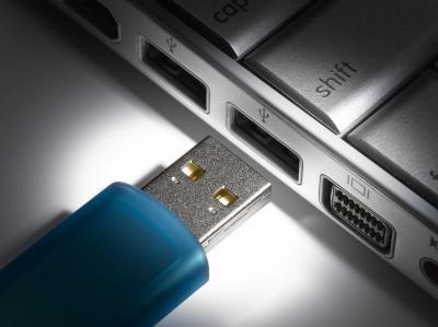 ¿Quién inventó la memoria USB?