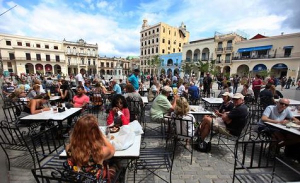 Aerolínea italiana &quot;favorece&quot; arribos de turistas en Cuba