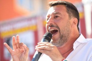 Scuola, Salvini: &quot;Mozione di sfiducia per Azzolina&quot;