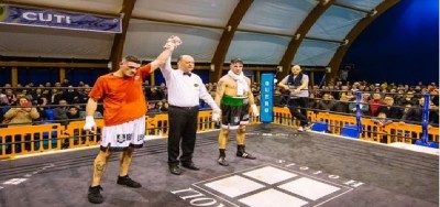 Boxe-spettacolo a Capurso: il professionista dei “medi” Marco Boezio domina e conquista il “return match” col perugino Alex Pippi