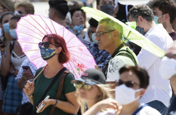 Caldo e incendi, brucia ancora L&#039;Aquila. Ma in Italia è anche allerta maltempo