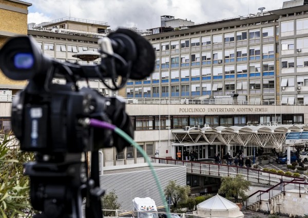 Troupe televisive all&#039;ospedale Gemelli