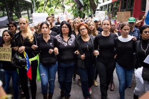 Mujeres piden cese represión en Día de la Madre