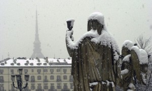 Il ponte dell&#039;Immacolata si tinge di bianco