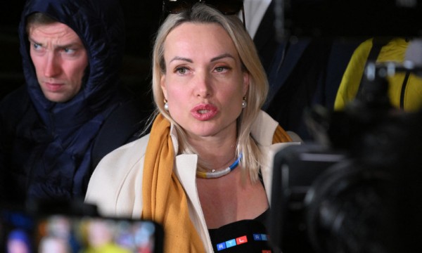 Marina Ovsyannikova  la giornalista russa che protestò in Tv contro la guerra in Ucraina