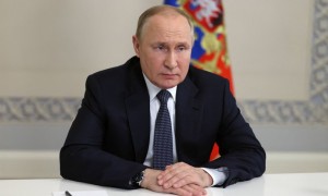 Putin: &quot;L&#039;Occidente ha creato una crisi cronica dell&#039;economia globale&quot;. Lituania: Kaliningrad, Mosca mente