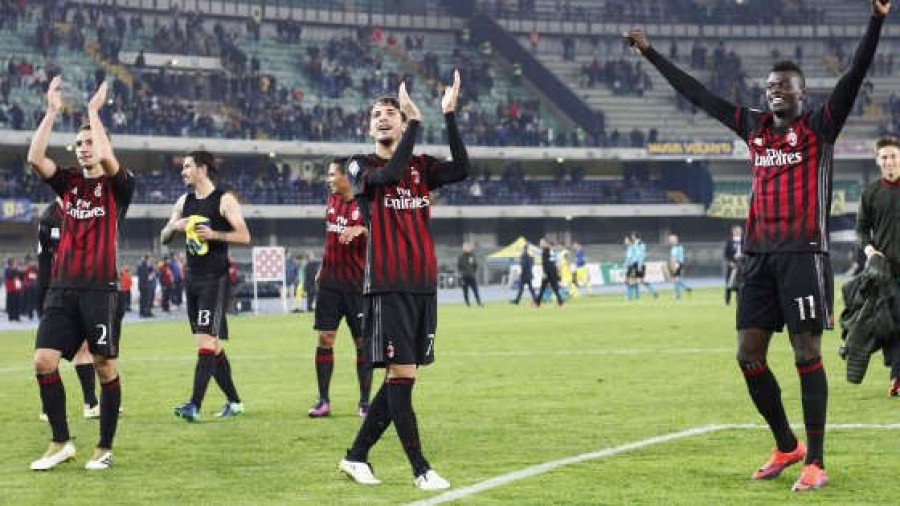 Milan ganó 3-1 ante Chievo y subió al segundo puesto junto a la Roma