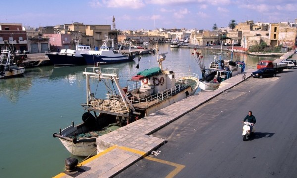 Svolta nella vicenda dei pescatori presi in ostaggio in Libia: Conte e Di Maio in volo per Bengasi