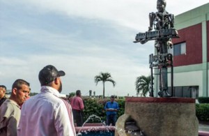 Venezuela: a Maracaibo il regime di Maduro toglie la statua della Madonna di Chiquinquirá per fare posto a quella di Hugo Chávez