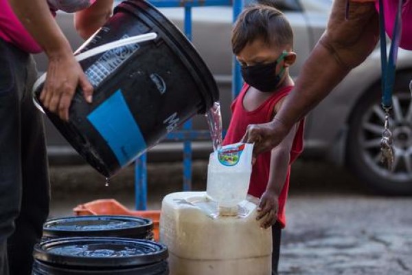 Venezuela, entre pandemia y hambre&quot;Confinamiento se mantiene porque no hay combustible&quot;, expertos