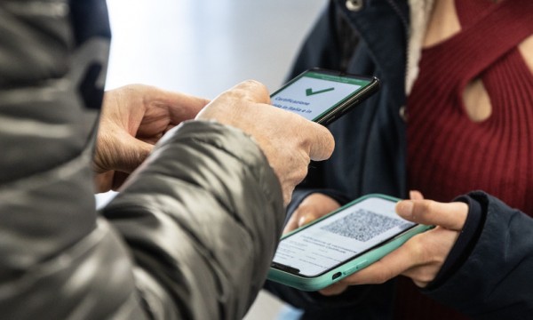 Green pass e mascherine, cosa cambia da oggi