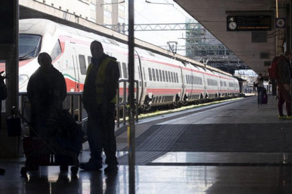 Coronavirus, positivo su treno fermato alla Stazione Termini