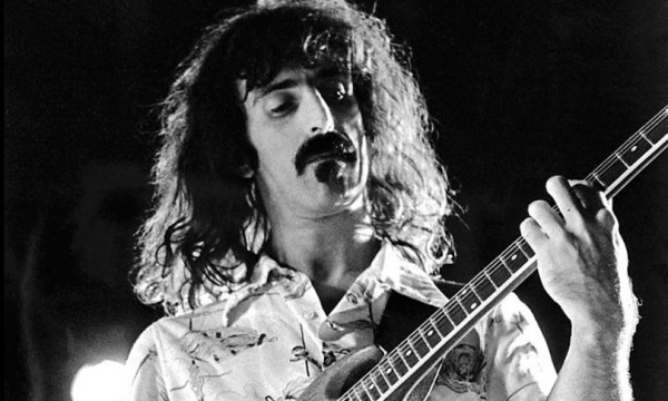Ottant&#039;anni fa nasceva Frank Zappa, genio e provocatore che cambiò la musica