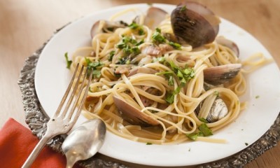 Espaguetis con almejas y anchoas el sabor del mar
