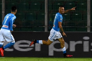 Napoli vince il derby delle due Sicilie 3-0 a Palermo Doppietta Callejon e Hamsik