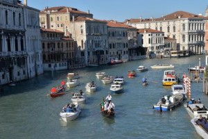 Venecia vapuleada, una &quot;Disneylandia playera&quot;