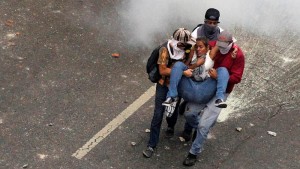 Venezuela: opposizione in piazza contro interdizione Capriles per 15 anni