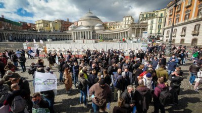 Da Torino a Napoli, manifestazioni e proteste per le riaperture