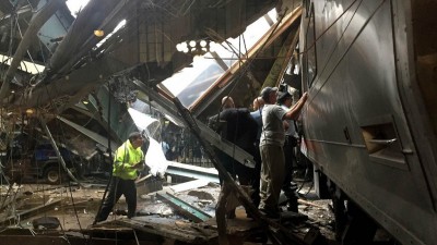 Al menos tres muertos y más de un centenar de heridos en un accidente de tren cerca de Nueva York