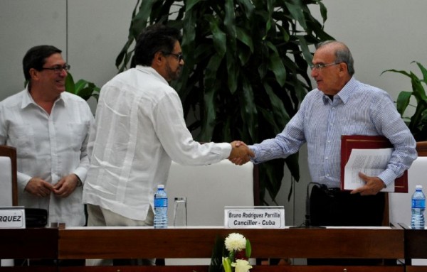 Colombian government and FARC strike revised peace deal