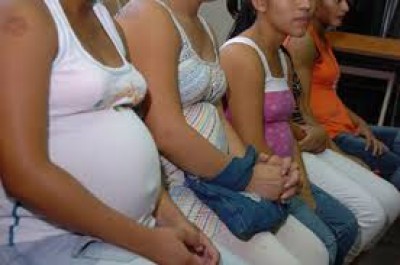 ONG calculan “casi 400 partos de adolescentes al día” en Venezuela
