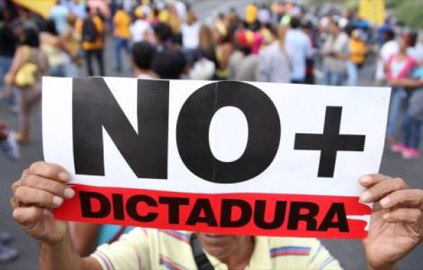 Venezuela - “La responsabilità del disastro del Venezuela è di Maduro” denunciano i Vescovi latino-americani