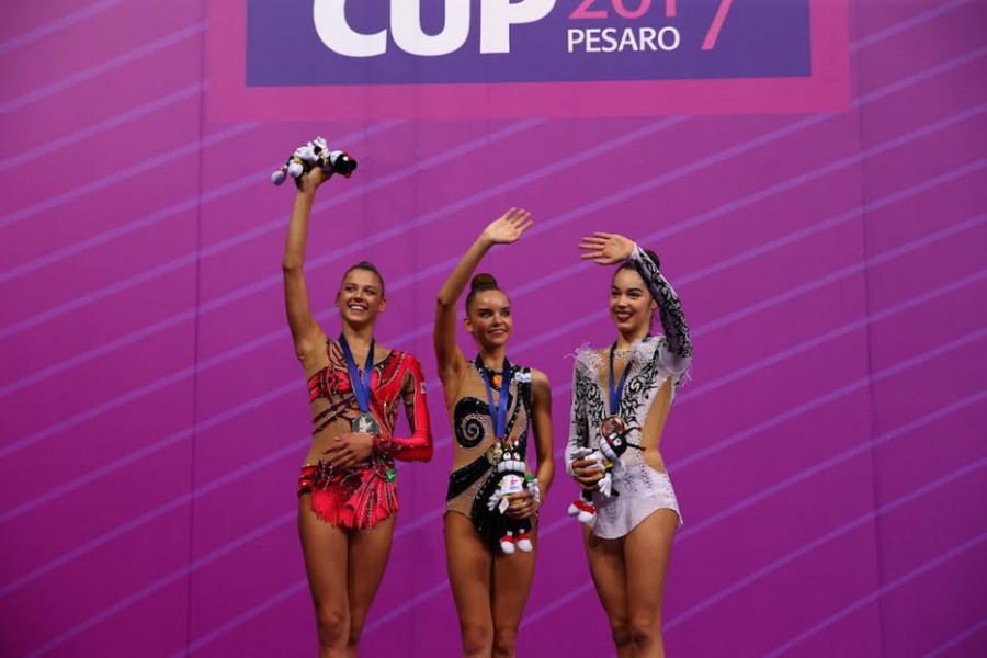 Pesaro – World Cup: doppietta d’oro delle Farfalle azzurre nelle finali di specialità. Alexandra Agiurgiuculese bronzo alla palla