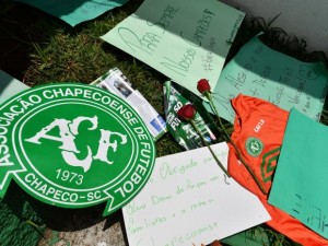 Calcio: Lecce e Foggia in campo con logo Chapecoens su maglie