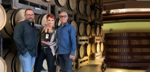 Lecce - I versi della scrittrice Giovanna Politi sulle bottiglie di Vino Apollono