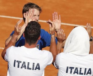 Italia saca ventaja de 2-0 