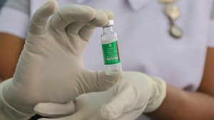 Italia suspende el uso de un lote de la vacuna de AstraZeneca tras reportes de efectos secundarios &quot;graves&quot;