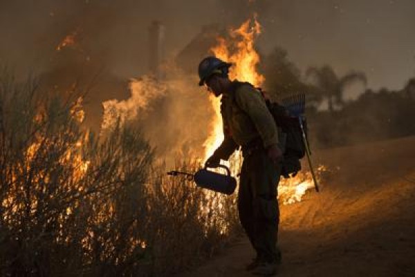 California in fiamme: distrutti 20mila ettari, centinaia gli evacuati