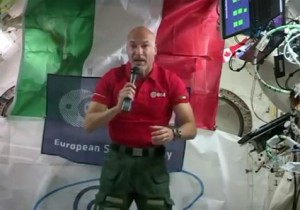 Luca Parmitano en conferencia de prensa desde la Estación Espacial Internacional.