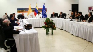 Il tavolo del dialogo fra il Governo Maduro e l&#039;opposizione venezuelana con la mediazione del Vaticano