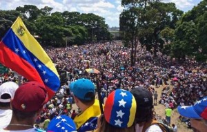 Venezuela - Irruzione in chiesa e bombe lacrimogene sui fedeli a messa: appello al rispetto della dignità e dei diritti umani