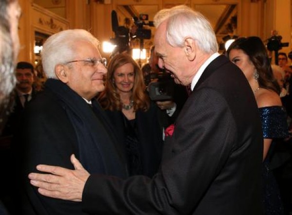 La Prima della Scala, il pubblico riserva un&#039;ovazione a Mattarella