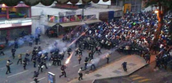 Venezuela una nuova giornata di scontri tra manifestanti e polizia