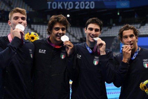 Tokyo 2020, nuoto la 4 x 100 stile libero è d&#039;argento: staffetta nella storia