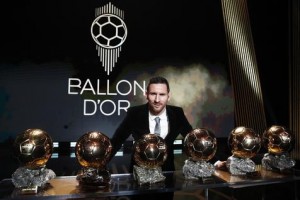 Lionel Messi con sus seis trofeos del Balón de Oro