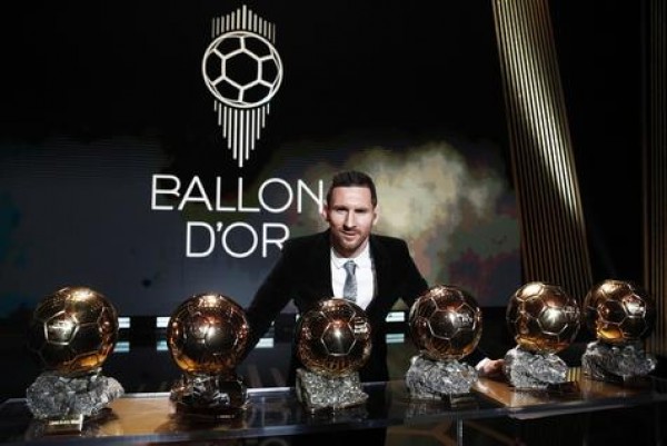 Lionel Messi con sus seis trofeos del Balón de Oro