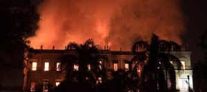 Brasile: incendio devasta il museo di Rio che ospita 20 milioni di reperti archeologici