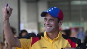 Capriles llama al &quot;remate contra Maduro&quot; a poco tiempo de cierre de mesas