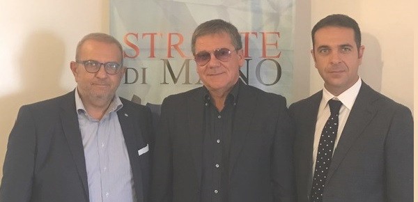 Al centro Antonio De Padova presidente di retemicroimprese, a sinistra vedendo la foto Guido D&#039;Amico presidente nazionale di Confimpreseitalia a destra Mino Dinoi membro dell&#039;ufficio di presidenza di Confimpreseitalia nazionale