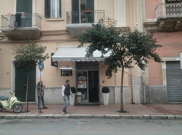 Taranto - Alla Caffetteria De Quarto, vince 100 mila euro al gratta e vinci e strappa il biglietto