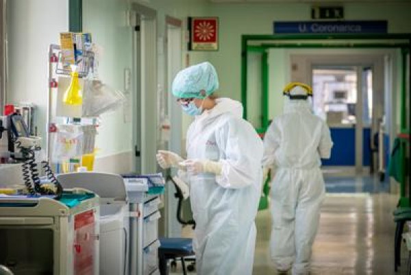 Coronavirus, altri 369 morti in Italia. Record di guariti, +8mila Malati in calo.